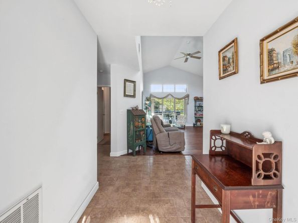 14 Huntingdale Way, Middle Island NY 11953