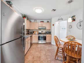 14 Huntingdale Way, Middle Island NY 11953
