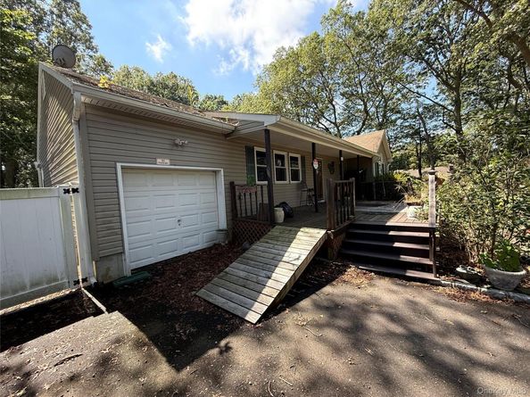 14 Clearview Avenue, Selden NY 11784