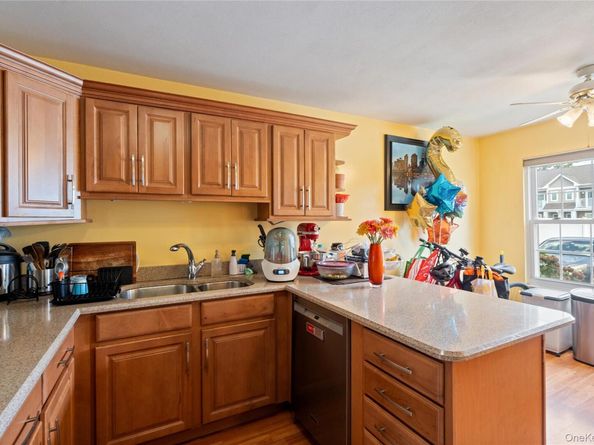 37 Stratford Green, Farmingdale NY 11735