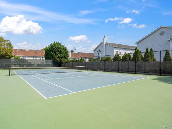 37 Stratford Green, Farmingdale NY 11735