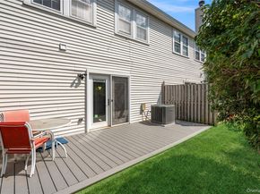 37 Stratford Green, Farmingdale NY 11735