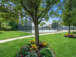 37 Stratford Green, Farmingdale NY 11735
