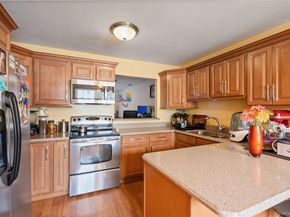 37 Stratford Green, Farmingdale NY 11735