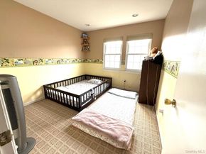 37 Stratford Green, Farmingdale NY 11735