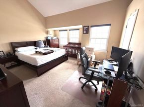 37 Stratford Green, Farmingdale NY 11735