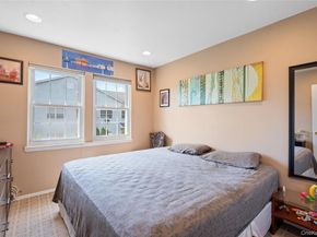 37 Stratford Green, Farmingdale NY 11735