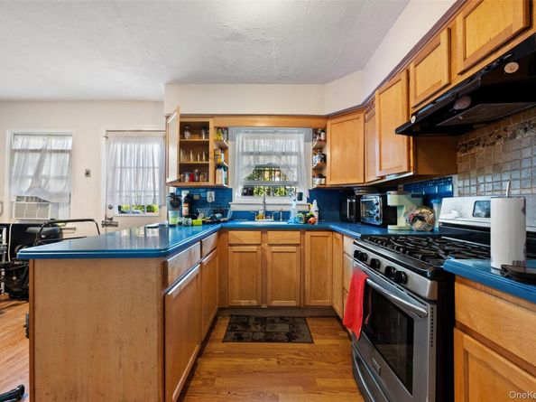 959 E 220th Street, Bronx NY 10469