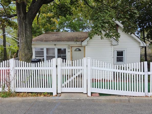 44 Carnegie Avenue, Elmont NY 11003