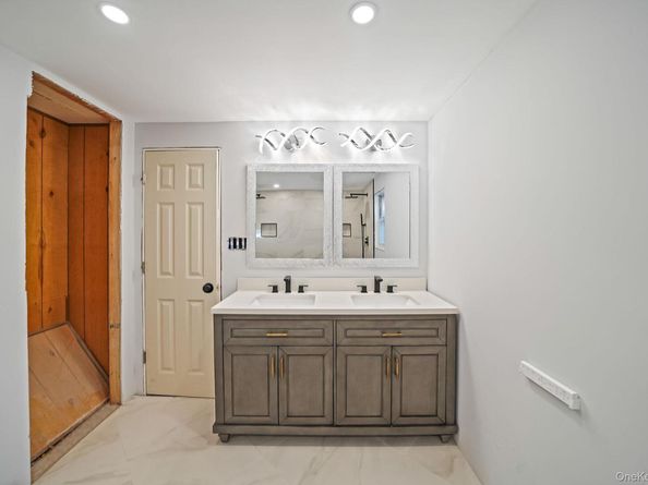 361 Erie Street, Holbrook NY 11741