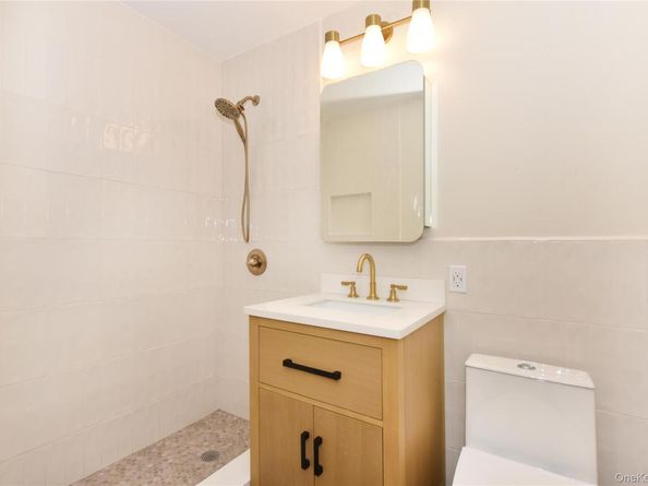 1 Birchwood Court 5H, Mineola NY 11501