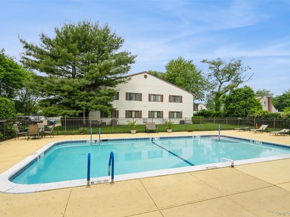 615 Broadway 68, Amityville NY 11701