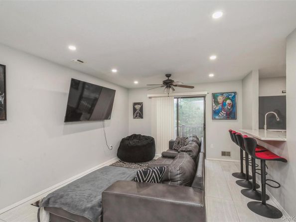 615 Broadway 68, Amityville NY 11701