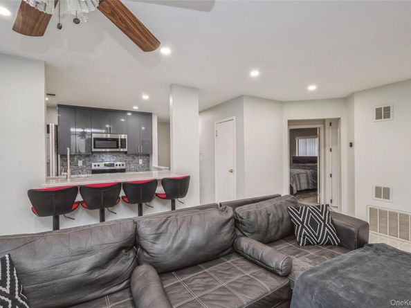 615 Broadway 68, Amityville NY 11701