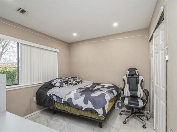 615 Broadway 68, Amityville NY 11701