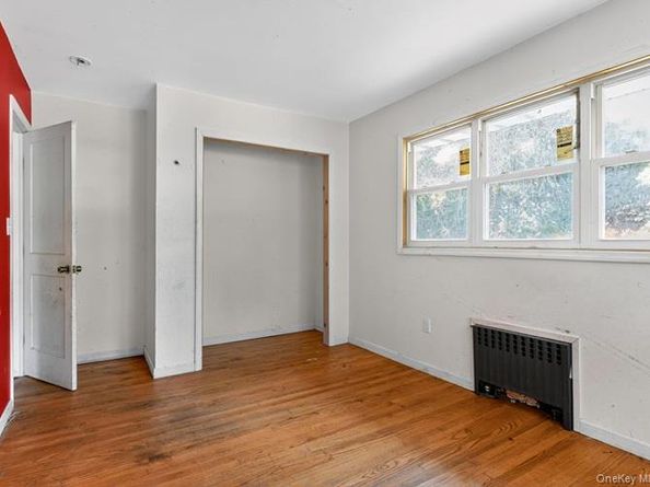 48 E Rogues Path, Huntington Station NY 11746