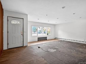 48 E Rogues Path, Huntington Station NY 11746