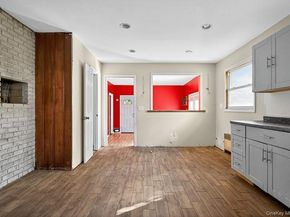 48 E Rogues Path, Huntington Station NY 11746