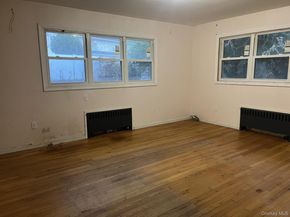 48 E Rogues Path, Huntington Station NY 11746