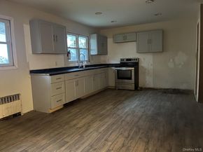 48 E Rogues Path, Huntington Station NY 11746