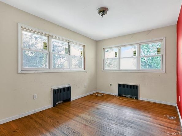 48 E Rogues Path, Huntington Station NY 11746