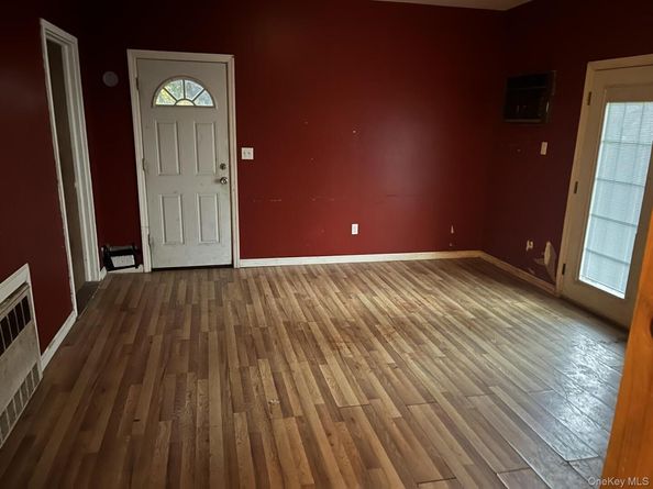 48 E Rogues Path, Huntington Station NY 11746