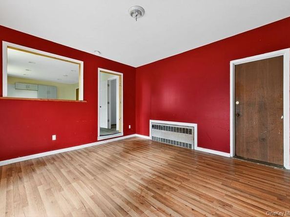 48 E Rogues Path, Huntington Station NY 11746