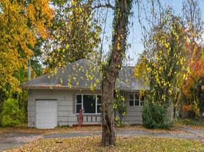 48 E Rogues Path, Huntington Station NY 11746