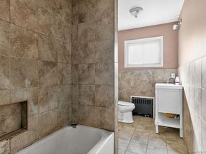 48 E Rogues Path, Huntington Station NY 11746