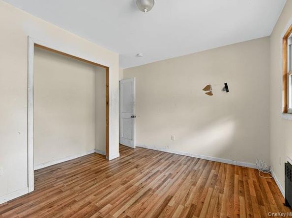 48 E Rogues Path, Huntington Station NY 11746