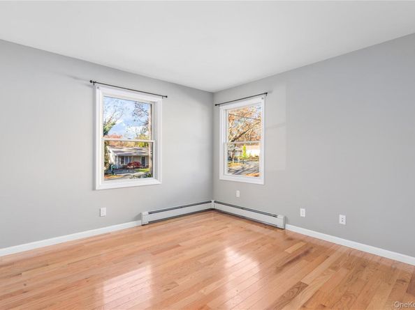 11 Seneca Trail, Ridge NY 11961