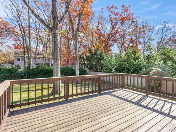 11 Seneca Trail, Ridge NY 11961