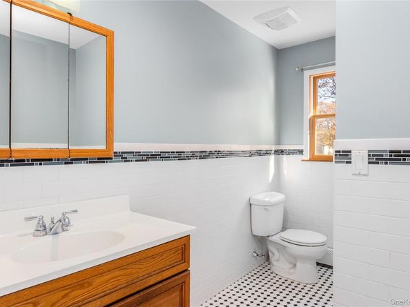 11 Seneca Trail, Ridge NY 11961