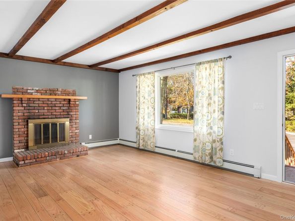 11 Seneca Trail, Ridge NY 11961