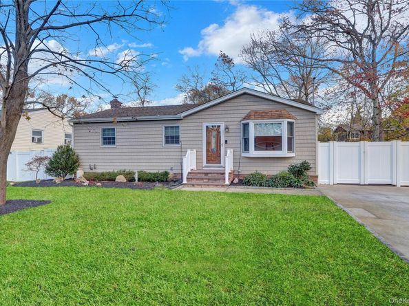 5 Zenith Road, Rocky Point NY 11778