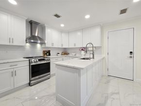 31 Hampshire Court 31, Holbrook NY 11741