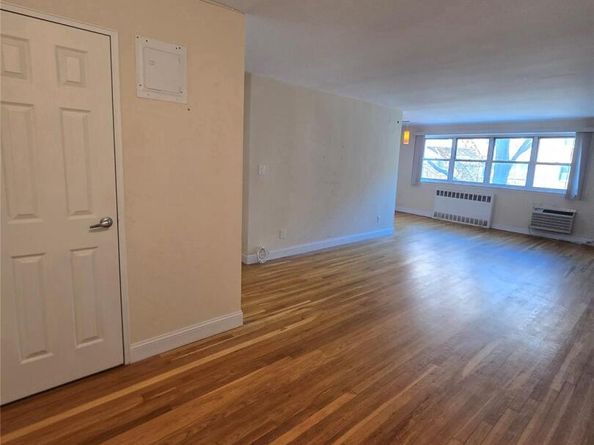 89-40 151 3J, Howard Beach NY 11414