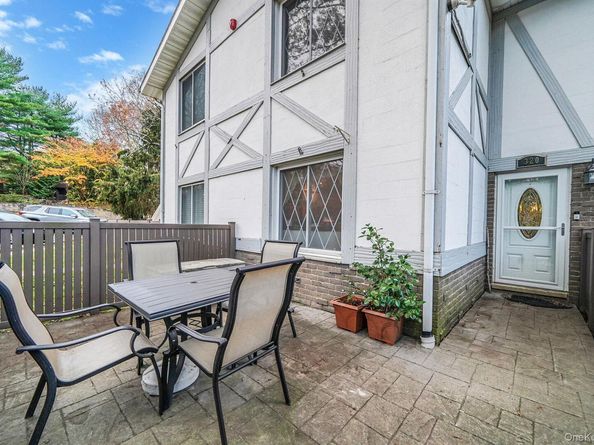 320 Woodland Court, Coram NY 11727