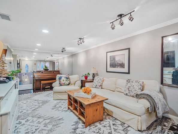 320 Woodland Court, Coram NY 11727