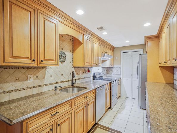 320 Woodland Court, Coram NY 11727