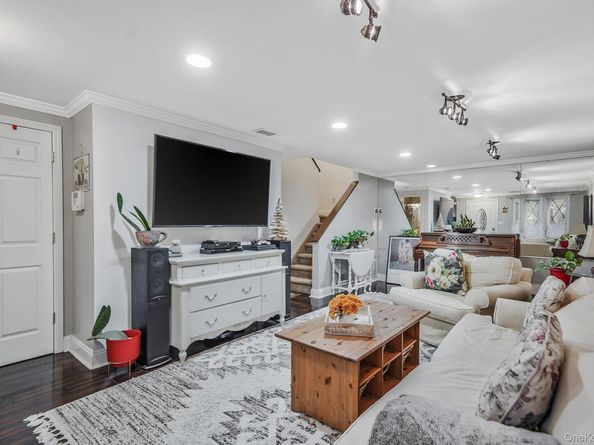 320 Woodland Court, Coram NY 11727