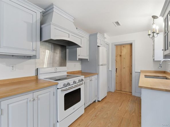 289 E Main Street, Centerport NY 11721