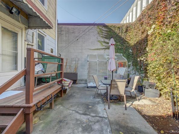 1055 Wyckoff Avenue, Ridgewood NY 11385