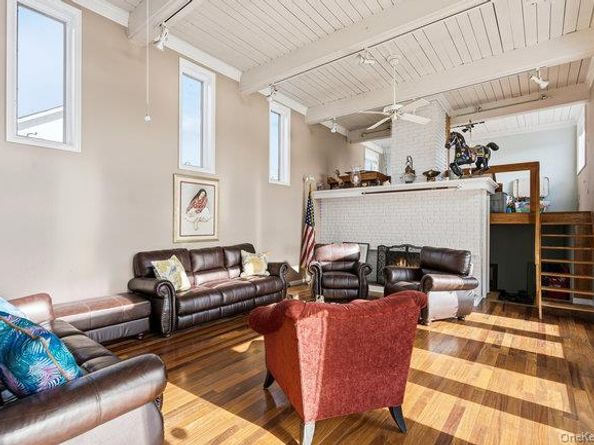 49 S Bay Avenue, Amityville NY 11701