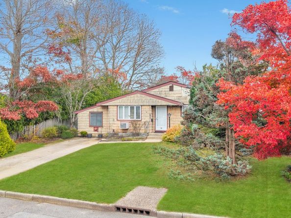 13 W 15th Street, Deer Park NY 11729