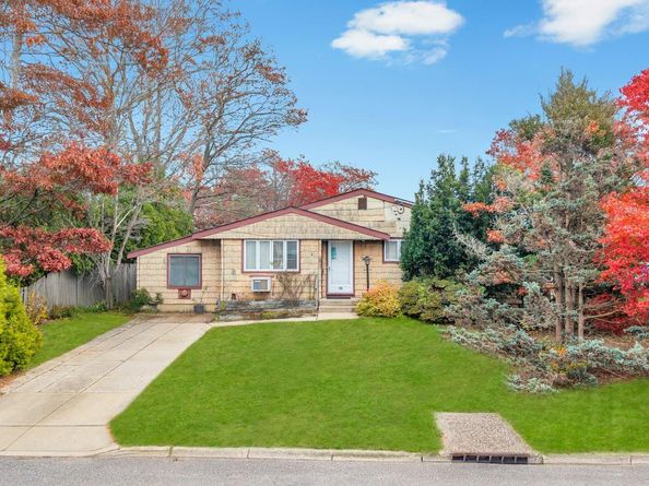 13 W 15th Street, Deer Park NY 11729