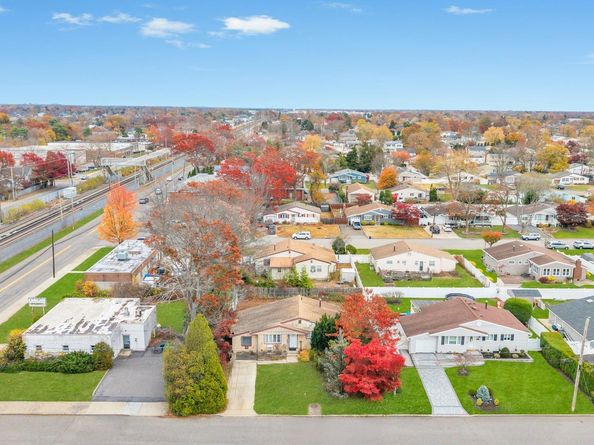 13 W 15th Street, Deer Park NY 11729