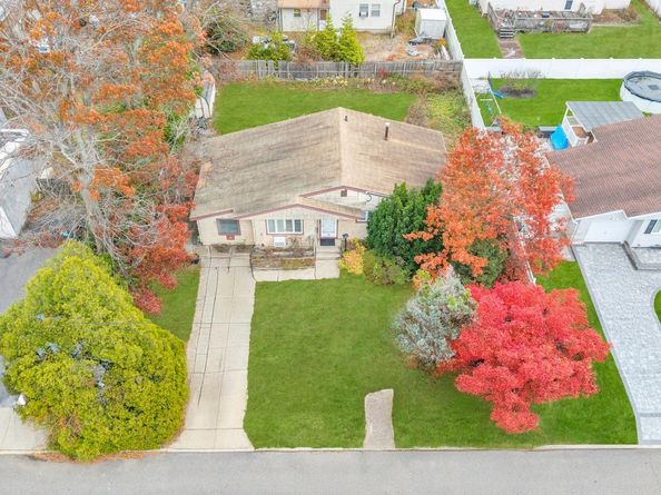 13 W 15th Street, Deer Park NY 11729