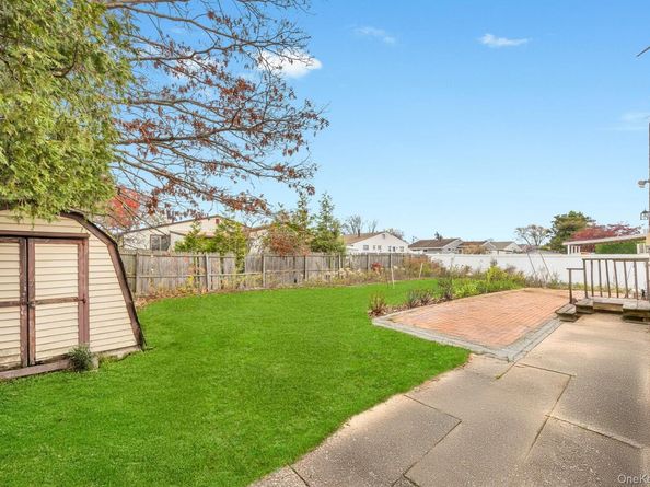 13 W 15th Street, Deer Park NY 11729