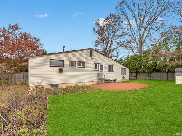 13 W 15th Street, Deer Park NY 11729